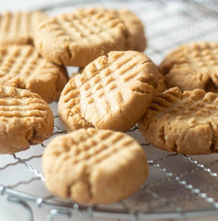 Almond Flour Peanut Butter Cookies